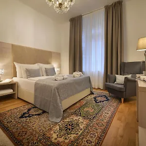 3* Ξενοδοχείο με διαμερίσματα Little King Old Town